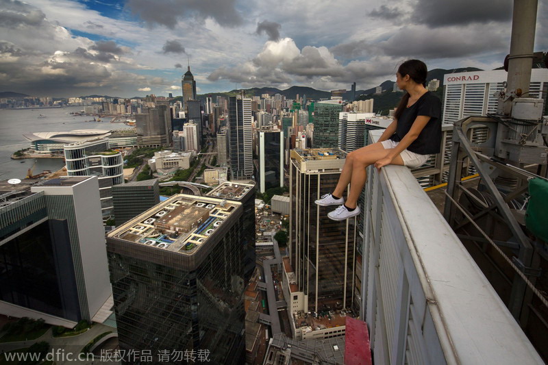 Crazy climbers love selfies in dazzling height