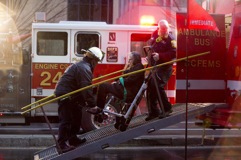 Smoke fills DC subway station, one dead