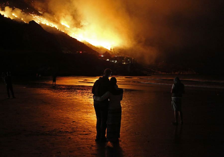 Cape Town ravaged by bushfire