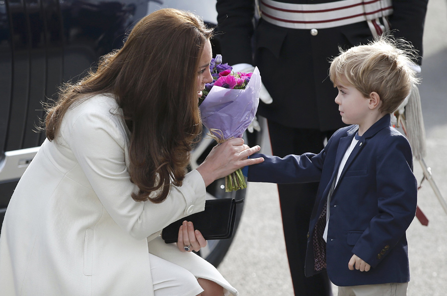 Downton Abbey fan Kate Middleton visits set of hit TV show