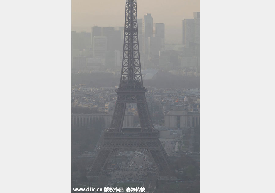 Haze descends on Paris