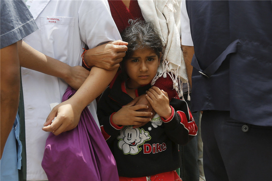 International rescue teams head to quake-hit Nepal