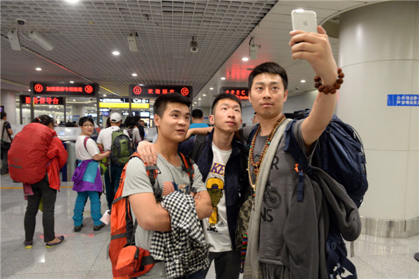 China brings trapped nationals home from quake-hit Nepal