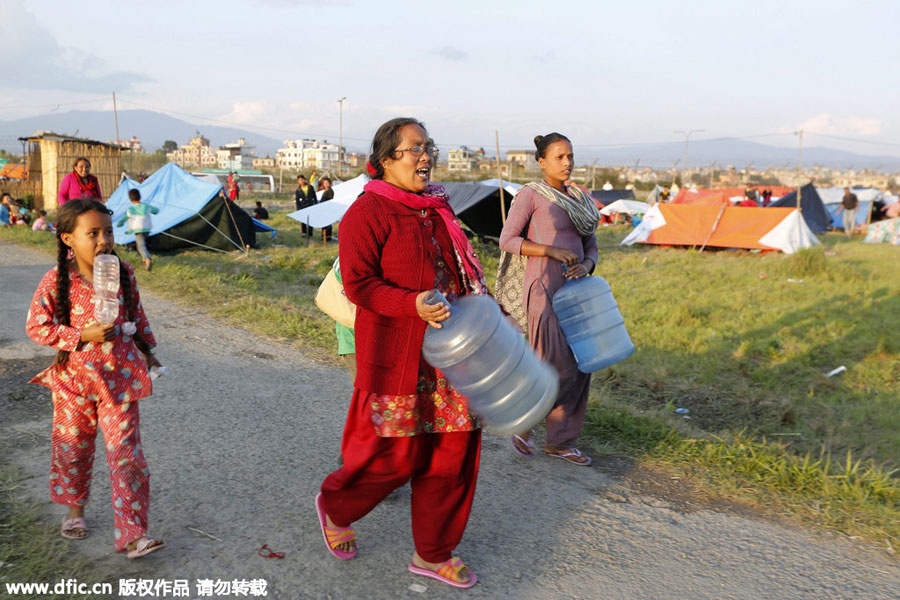 Kathmandu's quake survivors struggle for food, water, tents