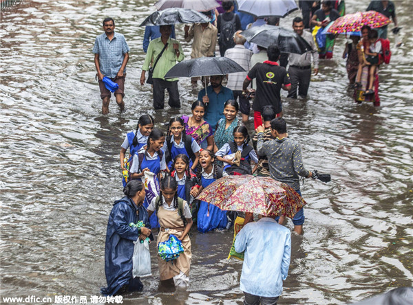 Heavy rains disrupt life in India
