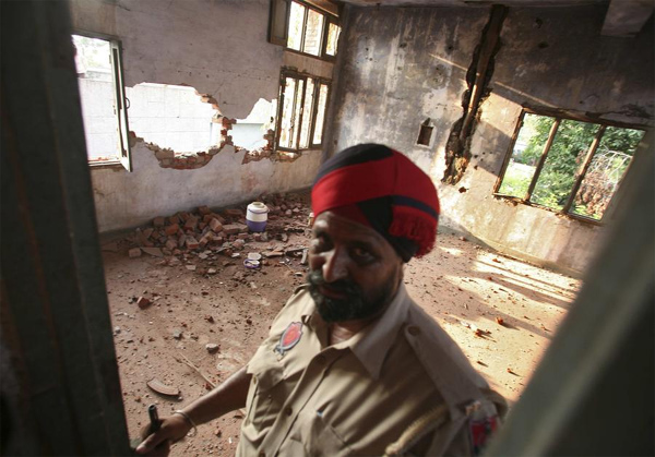 Indian police station attack kills 10