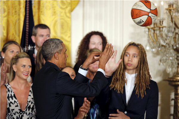 Obama honors 2014 WNBA champion Phoenix Mercury