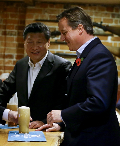British PM Cameron treats President Xi to beer, fish and chips in English pub
