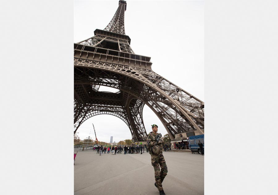 Landmarks of Paris reopen for tourists after terrorist attacks