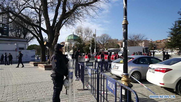 Blast in Istanbul kills 10