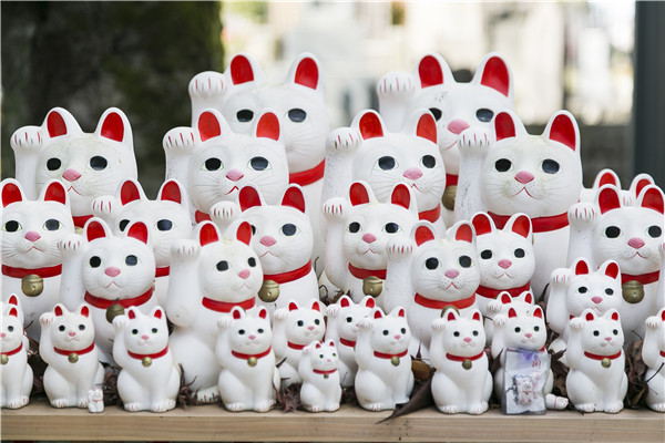 Thousands of beckoning cat on display in Japan's Goutoku Temple