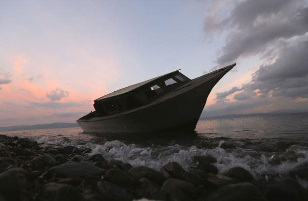 Boat sinks off Turkish coast, at least 18 migrants drown