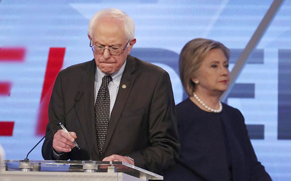Clinton, Sanders spar over immigration in US presidential debate