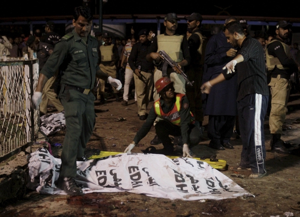 69 killed, 300 injured as suicide blast hits Pakistan on Easter
