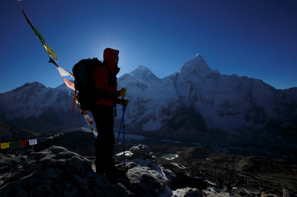 Qomolangma safety under scrutiny as third climber dies