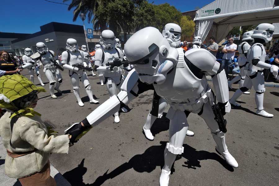 'Star Wars stormtroopers' celebrate culture festival in Spain