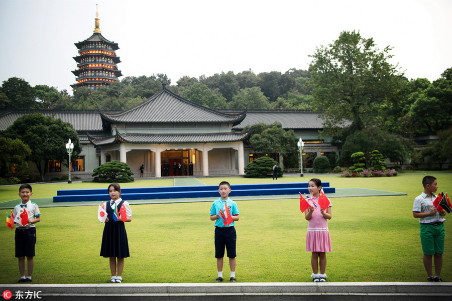 Flower children greet world leaders in Hangzhou