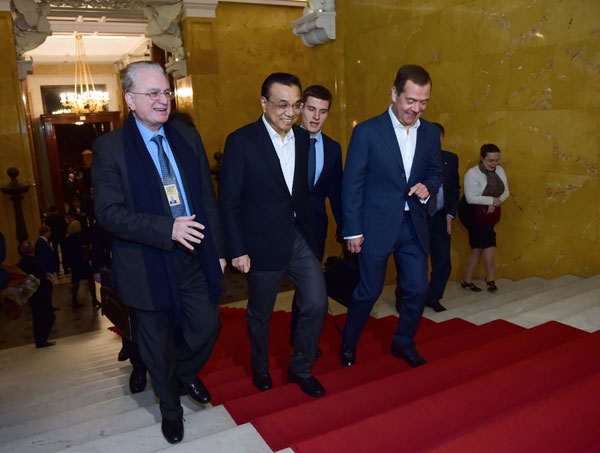 Premier Li visits the State Hermitage Museum