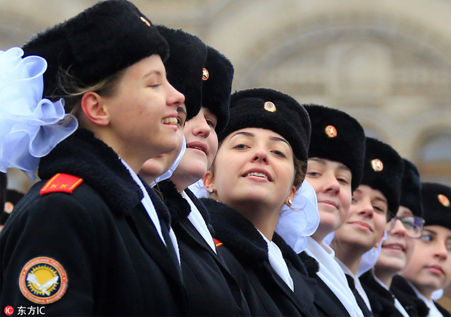 Moscow celebrates 75th anniversary of Red Square parade