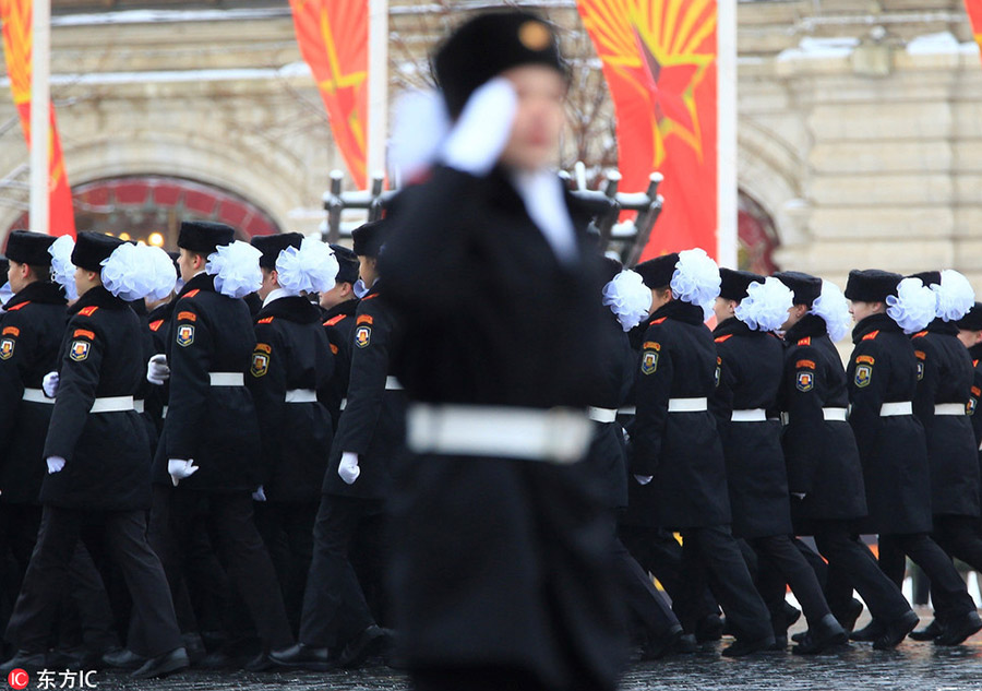Moscow celebrates 75th anniversary of Red Square parade