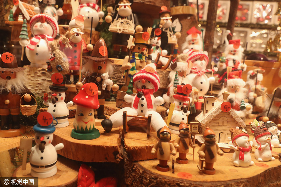 Traditional Christmas markets open in Germany