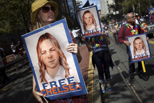 Obama shortens sentence of Manning, who gave secrets to WikiLeaks