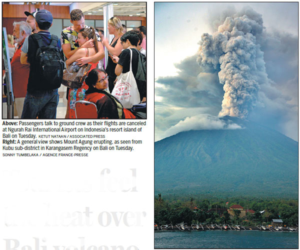 Tourists feel the heat over Bali volcano