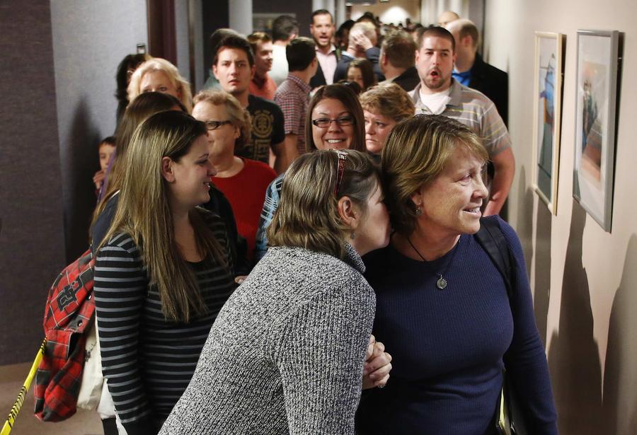 Judge lets Utah gay marriages continue