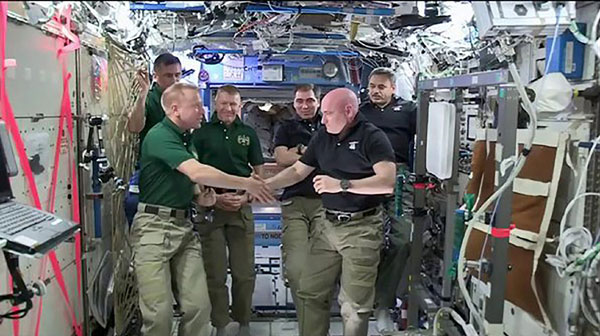 Space station crew end record US spaceflight